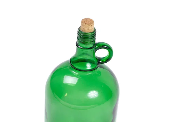 Изображение старинной бутылки из зеленого стекла на изолированном белом фоне — стоковое фото