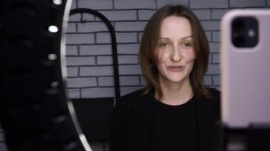 Blogcu kadının merdiven ile ateş edişi, şaka