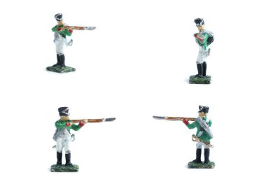 Yeşil üniformalı ve misket tüfekli el yapımı teneke askerler.