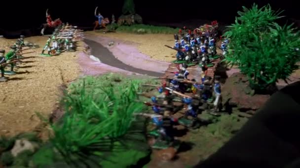 Tiro de soldados artesanais e reconstrução de batalha — Vídeo de Stock