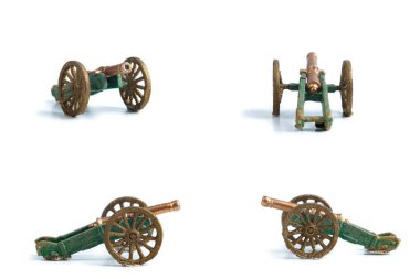 Beyaz arkaplanda el yapımı teneke top