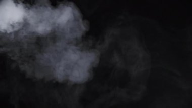 Elektronik sigara dumanının yavaş çekim videosu