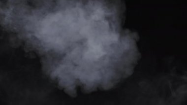 Elektronik sigara dumanının yavaş çekim görüntüleri