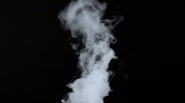 Dumanlı sigara dumanının yavaş çekim videosu