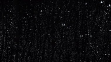 Siyah üzerine düşen suyun 4k videosu