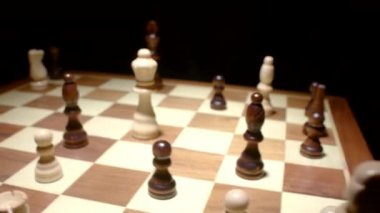 Kameralı satranç oyunu videosu