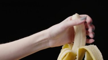 Kadın elinin muz ezme videosu