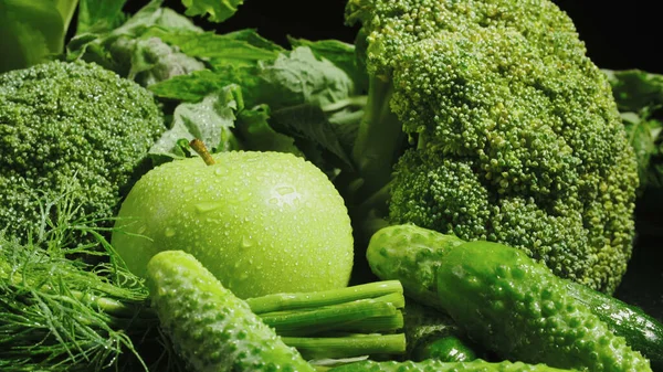 Zamknij zdjęcie świeżych zielonych warzyw grupy — Zdjęcie stockowe