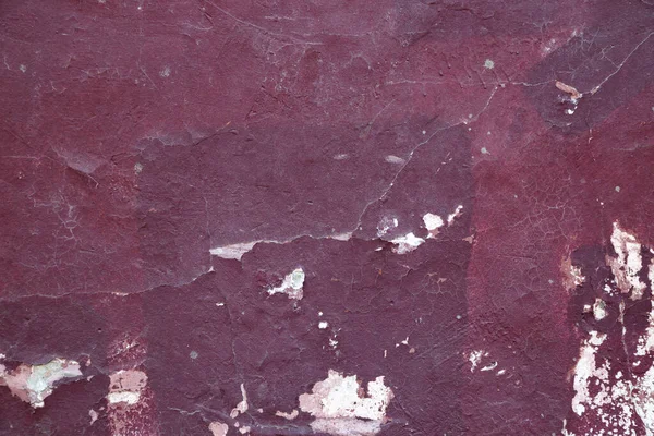Foto di parete incrinata con peeling vernice rosa — Foto Stock