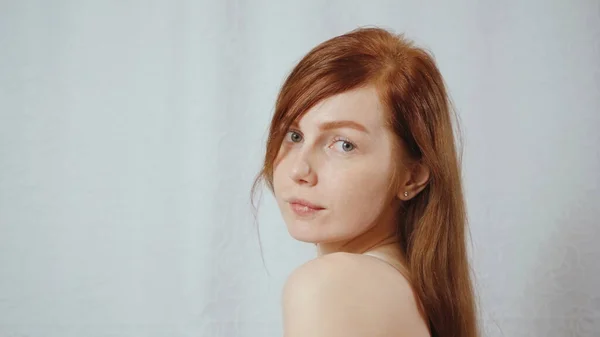 Portrait of redhead young girl in home interior — Stock Photo, Image