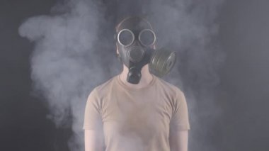 Gaz maskeli kadın videosu