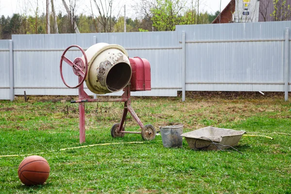 Snímek z ruční míchačky na beton — Stock fotografie