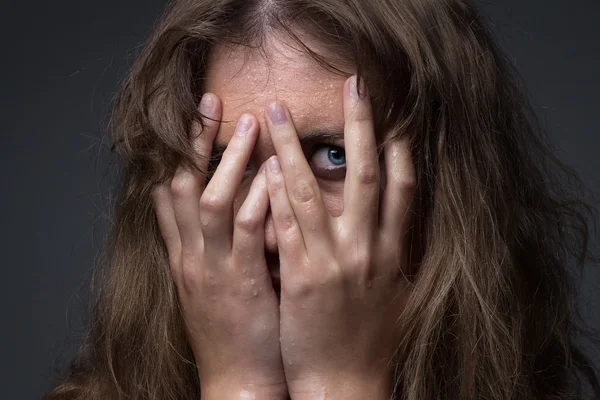 Su damlacıkları korkmuş kız물방울에 겁 먹은 소녀