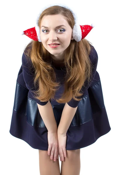 Photo de jeune femme souriante dans les écouteurs d'hiver — Photo