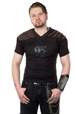 Kameraya bakarak ciddi adam portresi