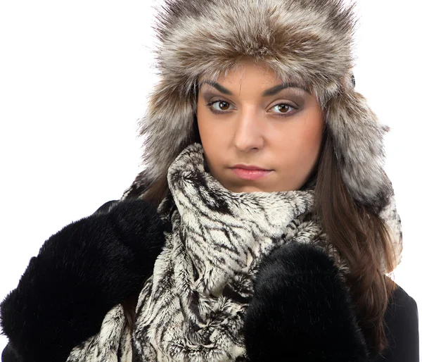 Ritratto di giovane donna in berretto di pelliccia — Foto Stock