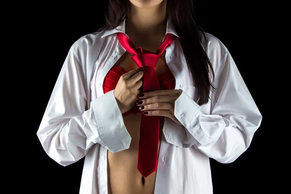 Kırmızı kravat ile genç kadın fotoğrafı — Stok fotoğraf