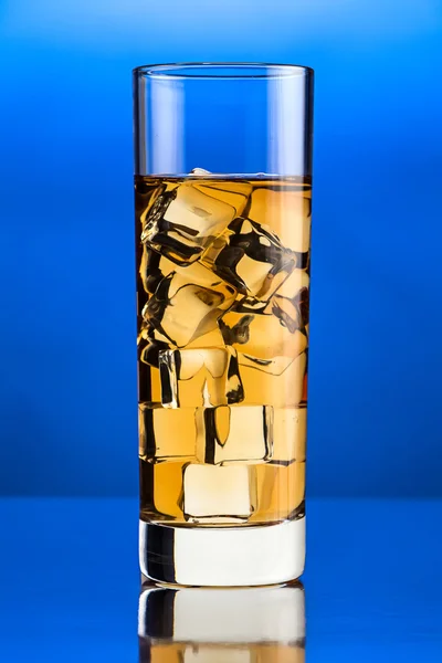 Glass of green tea with ice — Stock Photo, Image