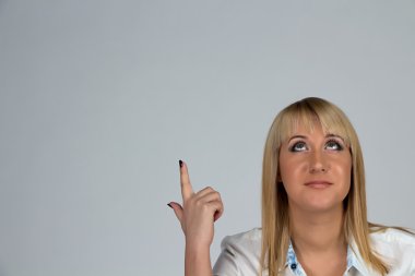 Görüntü gösterilen ve ararken kadın