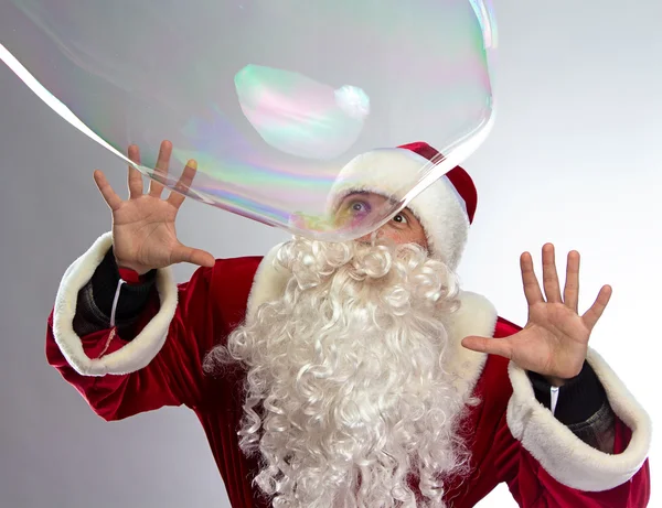 Portrait de Père Noël avec grande bulle de savon — Photo