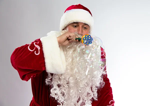 吹肥皂泡的圣诞老人的形象 — 图库照片