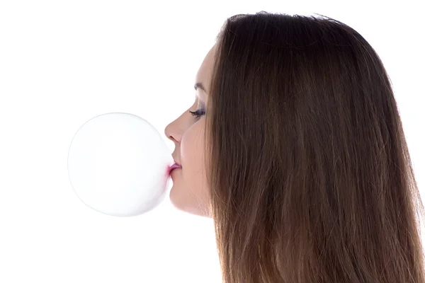 Adolescente inflando la burbuja — Foto de Stock
