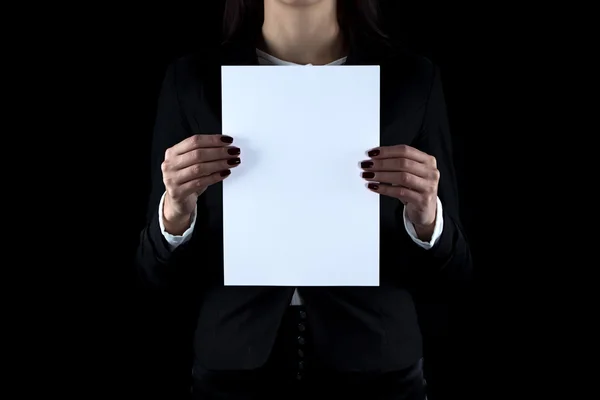 Foto de mulher de negócios com folha de papel — Fotografia de Stock