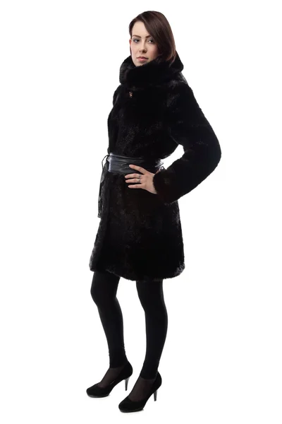 毛皮のコートでスリムなブルネットのイメージ — ストック写真