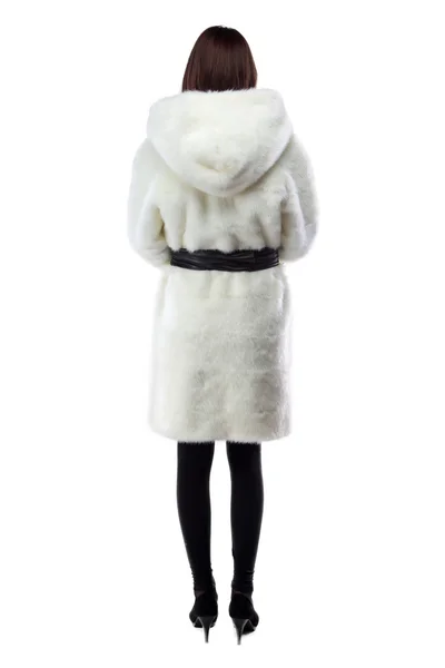 Foto de mujer en abrigo de piel blanca, de la parte posterior — Foto de Stock