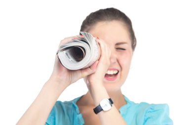 Dergiye arayan kadın portresi