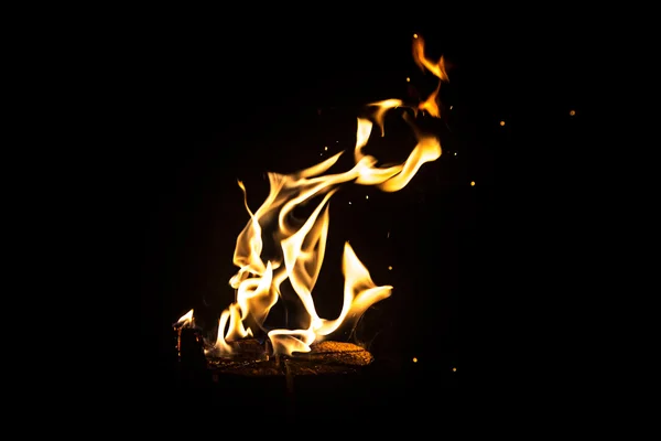Imagen de registro en llamas por la noche —  Fotos de Stock