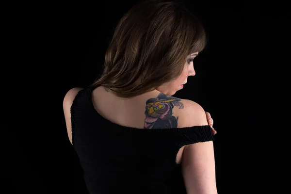 Foto di donna con tatuaggio — Foto Stock