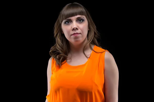 オレンジのドレスで肉付きの良い女性の肖像 — ストック写真