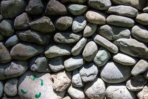 Imagen de piedras grises en el sol y la sombra — Foto de Stock