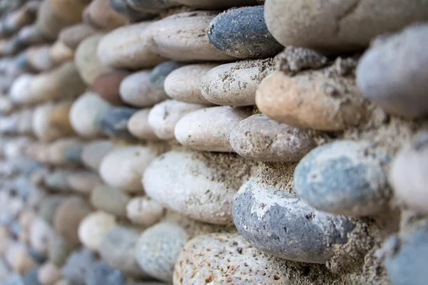 Superficie de imagen exactamente pavimentada con piedras de colores — Foto de Stock