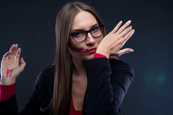 Image d'une femme avec du rouge à lèvres maculé — Photo