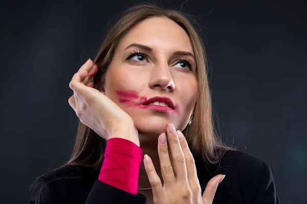 Portrait woman with smudged lipstick, looking up — Stock Photo, Image