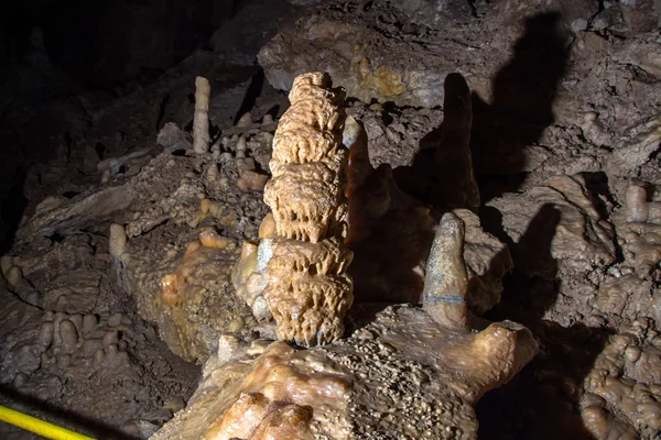 Obraz jeskyně s stalagmity — Stock fotografie