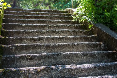 Eski taş merdivenle görüntüsünü