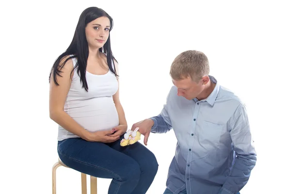 Foto di seduta donna incinta e uomo — Foto Stock