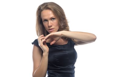 Kadın boyun yakınındaki elleriyle görüntüsünü 