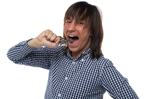 Jeune homme avec le pistolet à la bouche — Photo