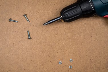 Çelik cıvata, somun ve elektrikli tornavida