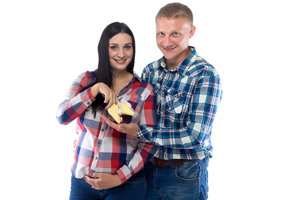 Pregnant woman and her husband holding baby socks — Stock Photo, Image