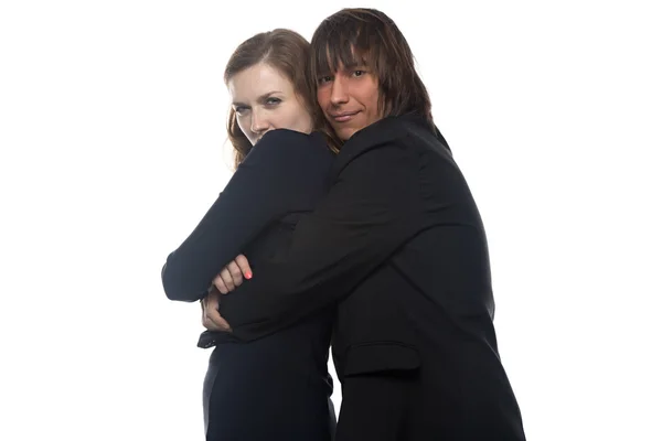 Vrouw en lachende man in zwarte jas houden haar — Stockfoto