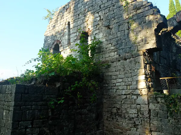 Textura de parede de tijolo em ruínas — Fotografia de Stock