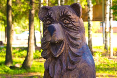 Ayının ahşap heykel