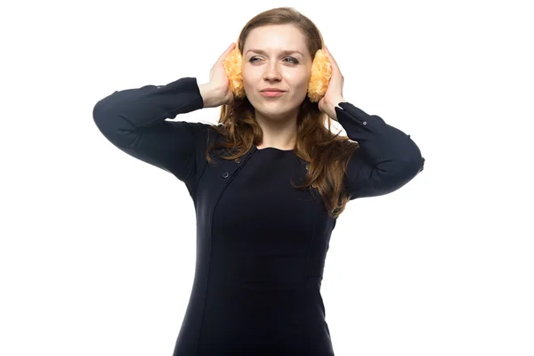 Mujer pensante con auriculares de invierno —  Fotos de Stock