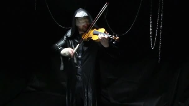 Uomo che interpreta il violinista — Video Stock