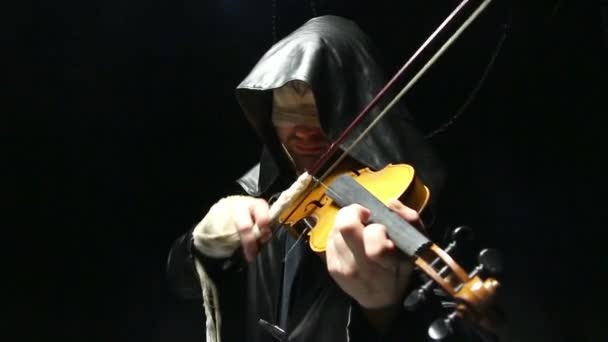 Cieco che suona su un violino — Video Stock